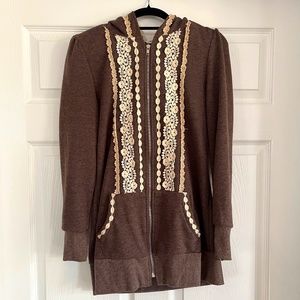Macrame detailed chocolate brown hoodie with quarter length sleeves